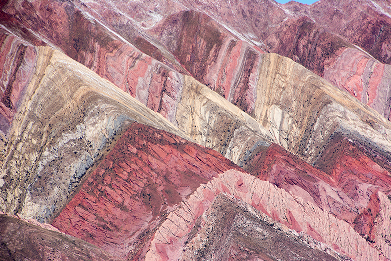 Hornocal montagne des 14 couleurs gros plan sur les couleurs