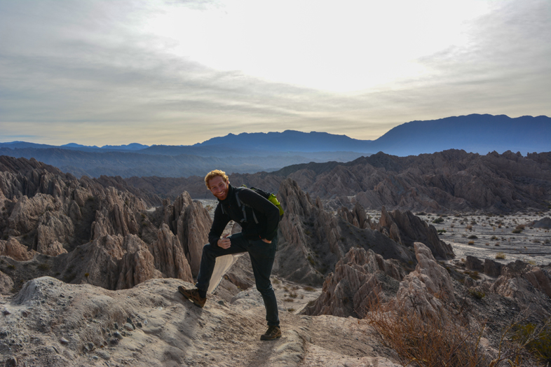 Roadtrip Salta Argentine boucle sud Tim pose route 40 quebrada flechas