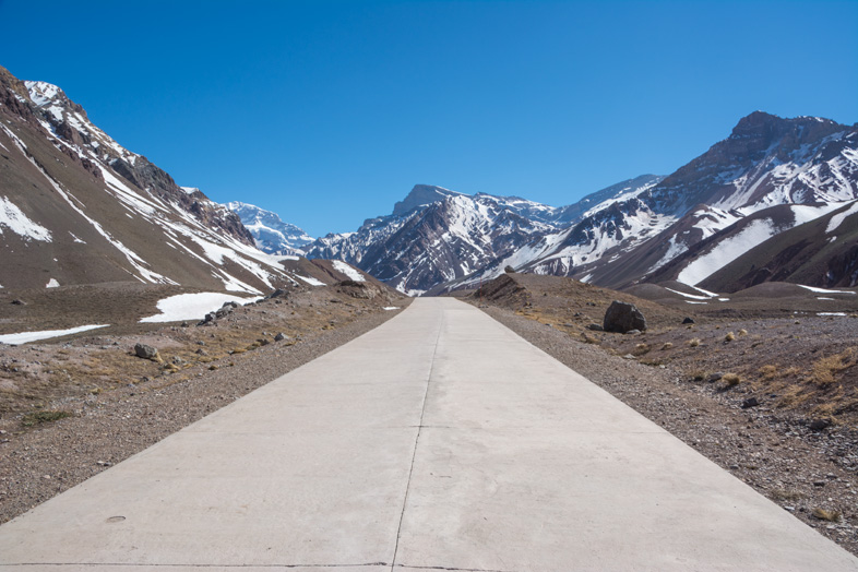 Mendoza visiter montagne Aconcagua Argentine cordillere andes chemin du parc provincial menant aconcagua