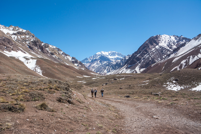 Mendoza visiter montagne Aconcagua Argentine cordillere andes sentier de randonnee parc provincial aconcagua
