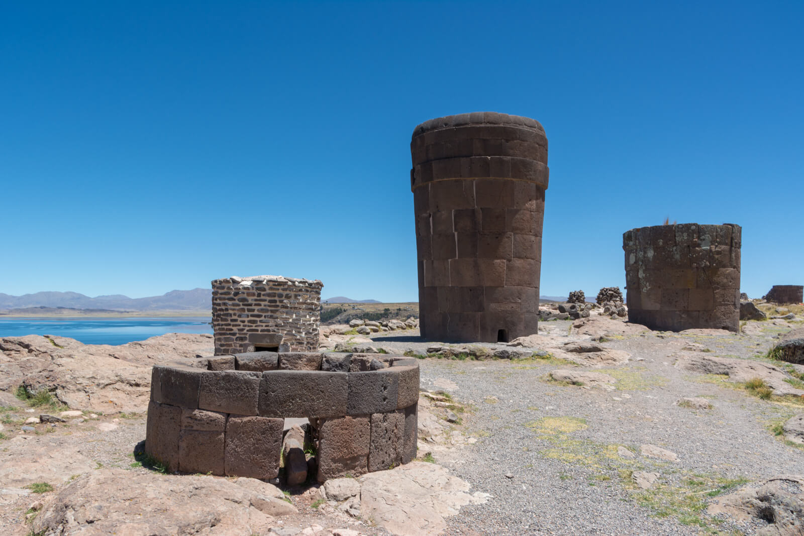 différentes chullpas de sillustani nécropole site archeologique Puno Pérou postshow