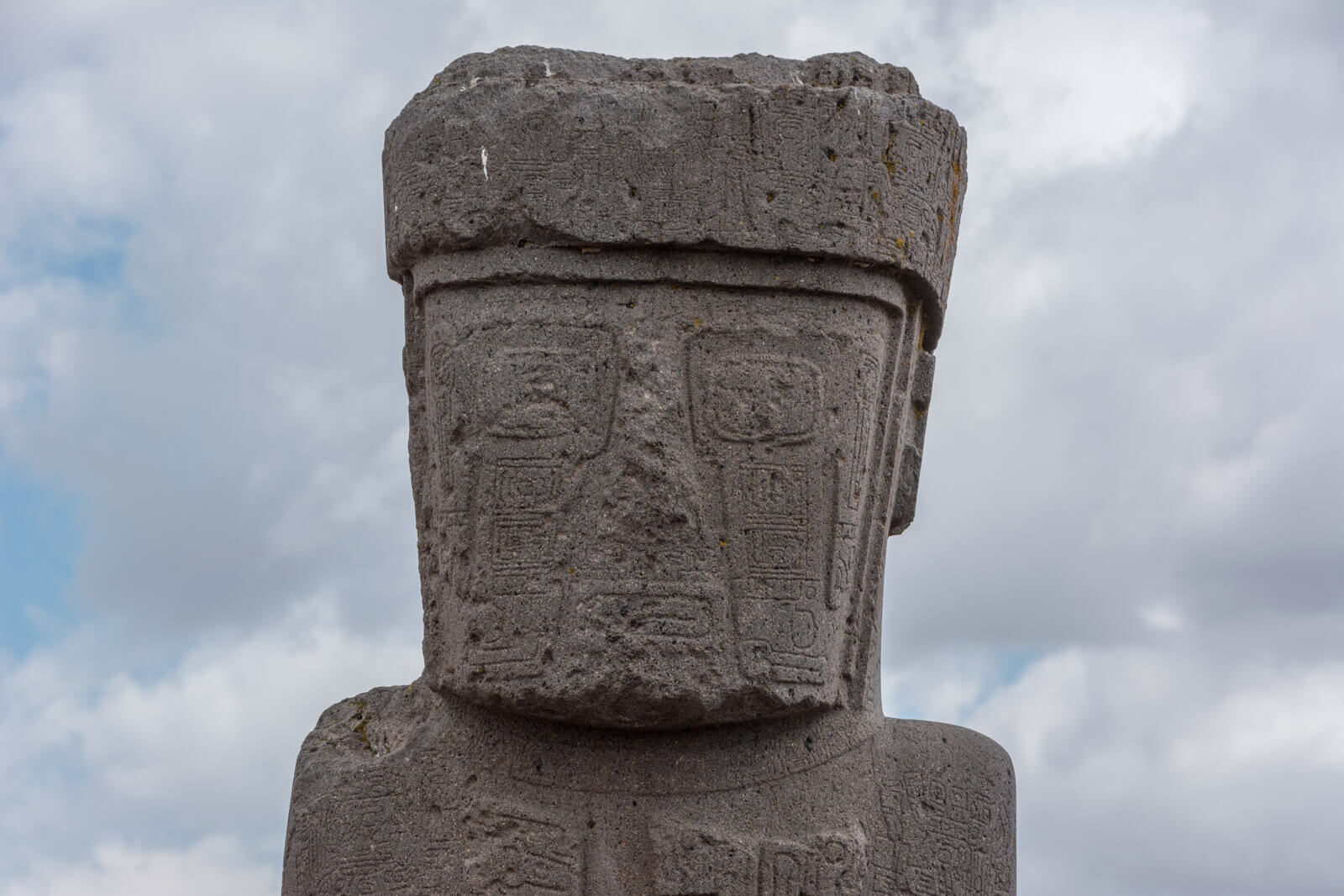 postshow tiwanaku bolivie statue