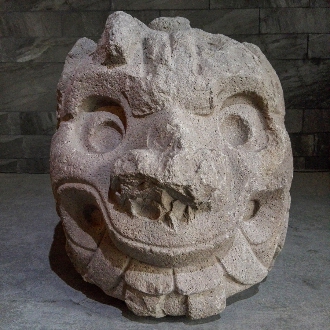 Sculpture de tête animale dans le musée de Chavin de Huantar