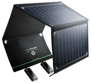 photo d'un chargeur solaire pliable avec deux prises USB
