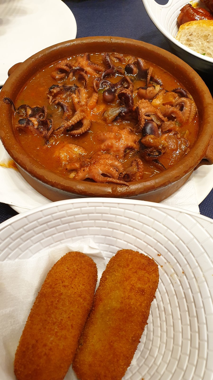 Poulpe Et Tomate Et Croquettes Jambon Fromage