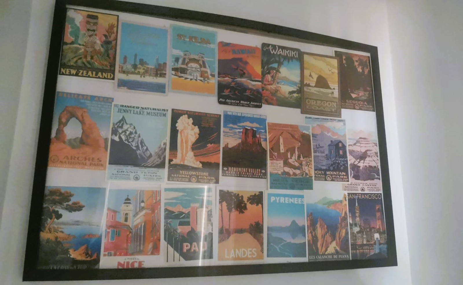 Cartes Postales Dans Un Cadre Grand Noir