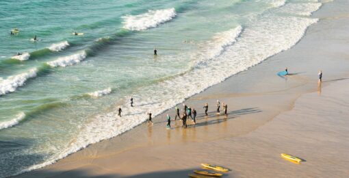 Paysage De Plage Avec Baigneurs