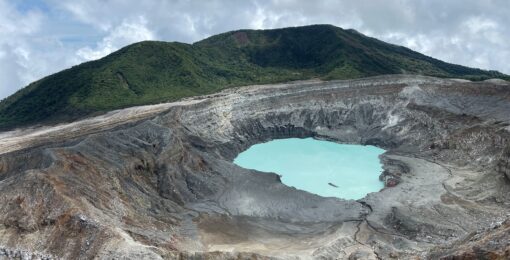 Volcan Poas Et Lac Acide Bleu