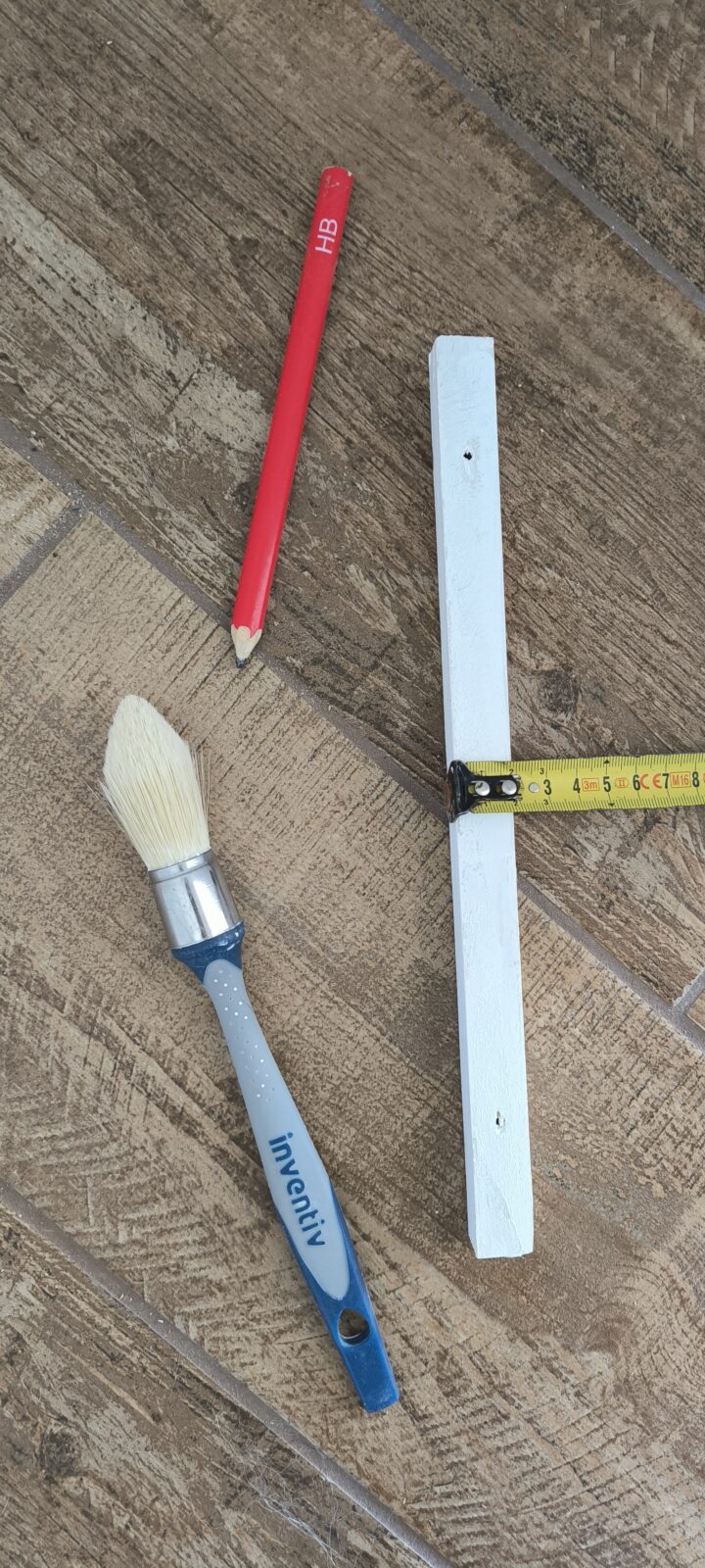 Metre Et Crayon Pour Bricoler