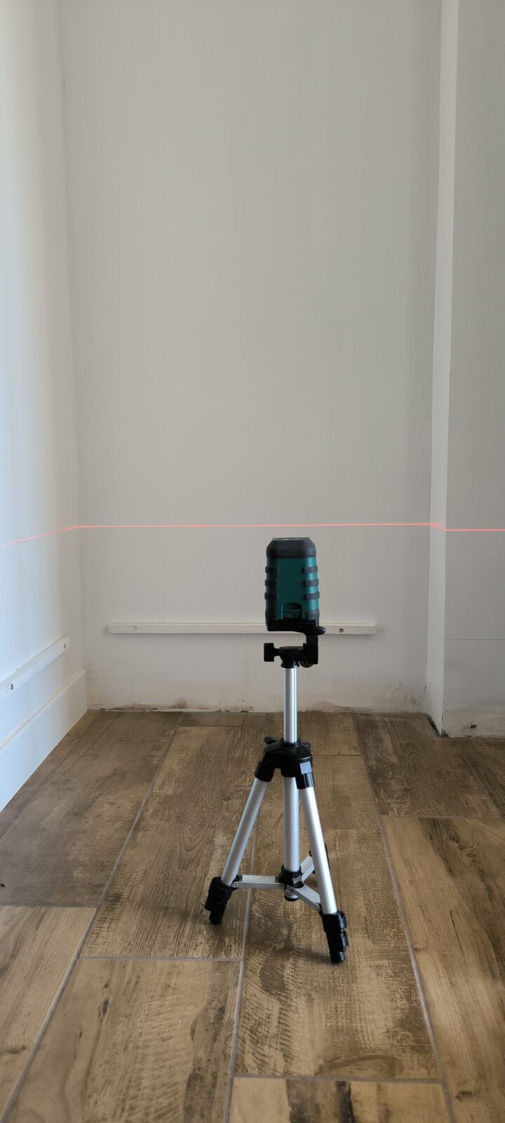 Niveau Laser Pour Pose Des Tasseaux