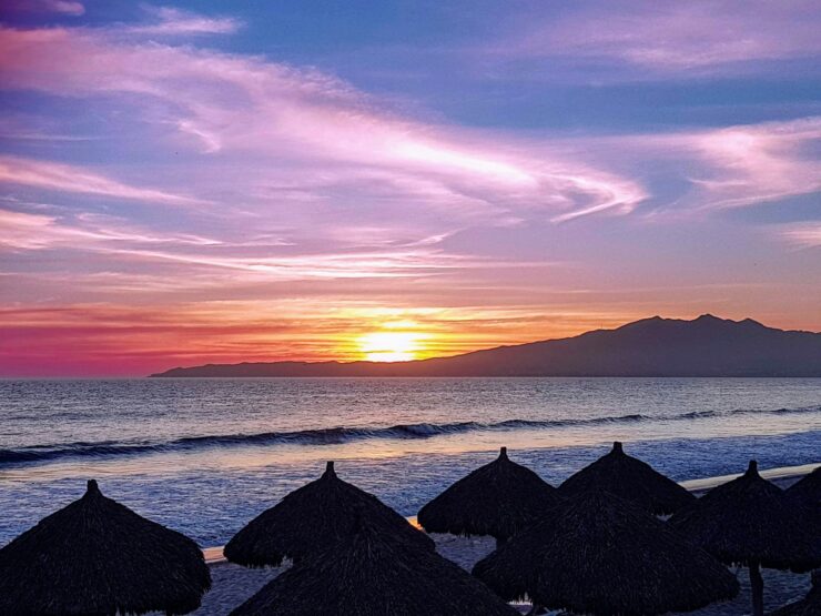 Coucher De Soleil Au Mexique Avec Parasol
