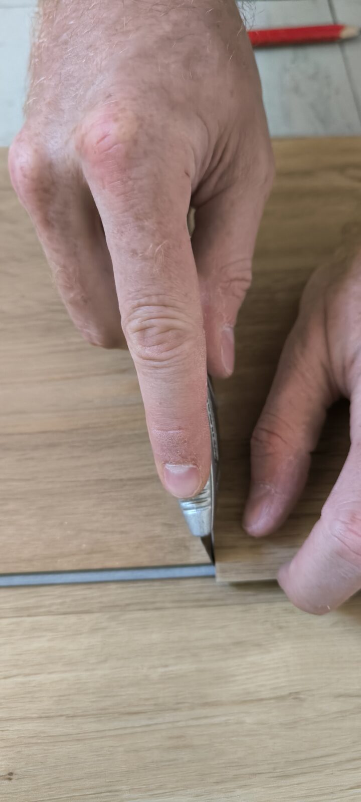 Découpe Du Sol Pvc Avec Un Cutter