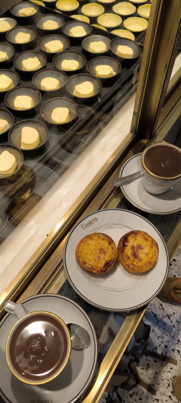 Pastel De Nata Avec Chocolat Chaud