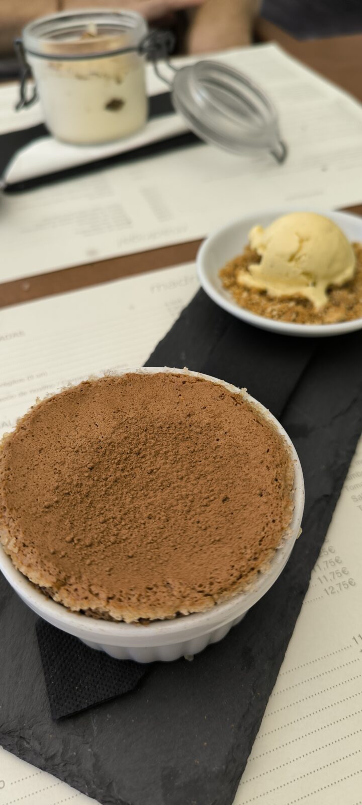 Souffle Au Chocolat Et Boule De Glace