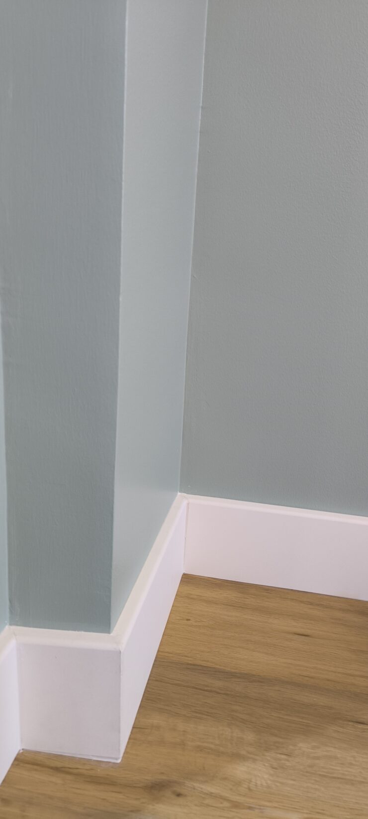 Surplinthes Blanches Avec Parquet