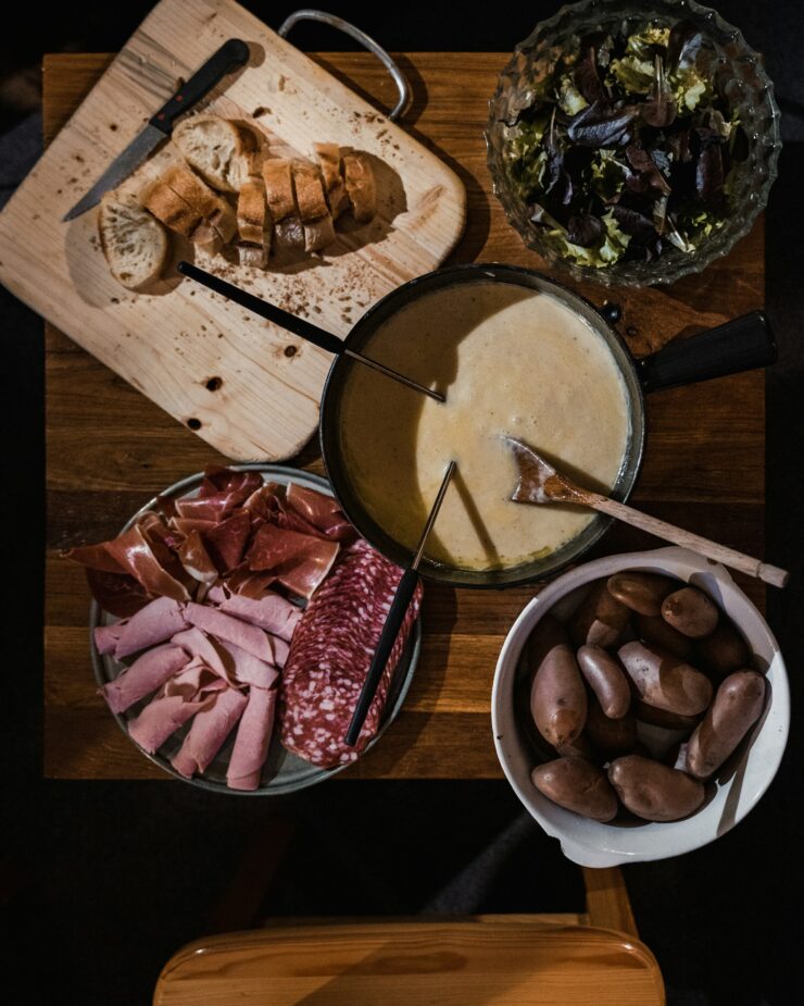 Fromage A Fondue Et Charcuterie