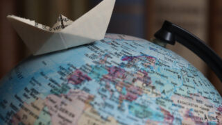 Globe Beateau En Papier